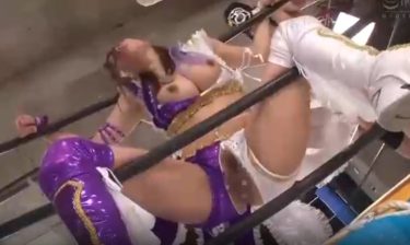 試合に敗北した女子プロレスラー、中出しされてロープに磔にされるWWW